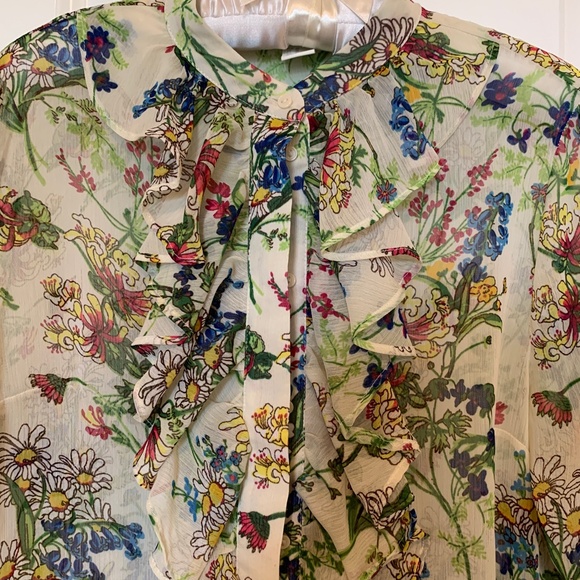 H&M Chiffon Long Sleeves Top Ruffled Floral Design in size 10 - Picture 3 of 4